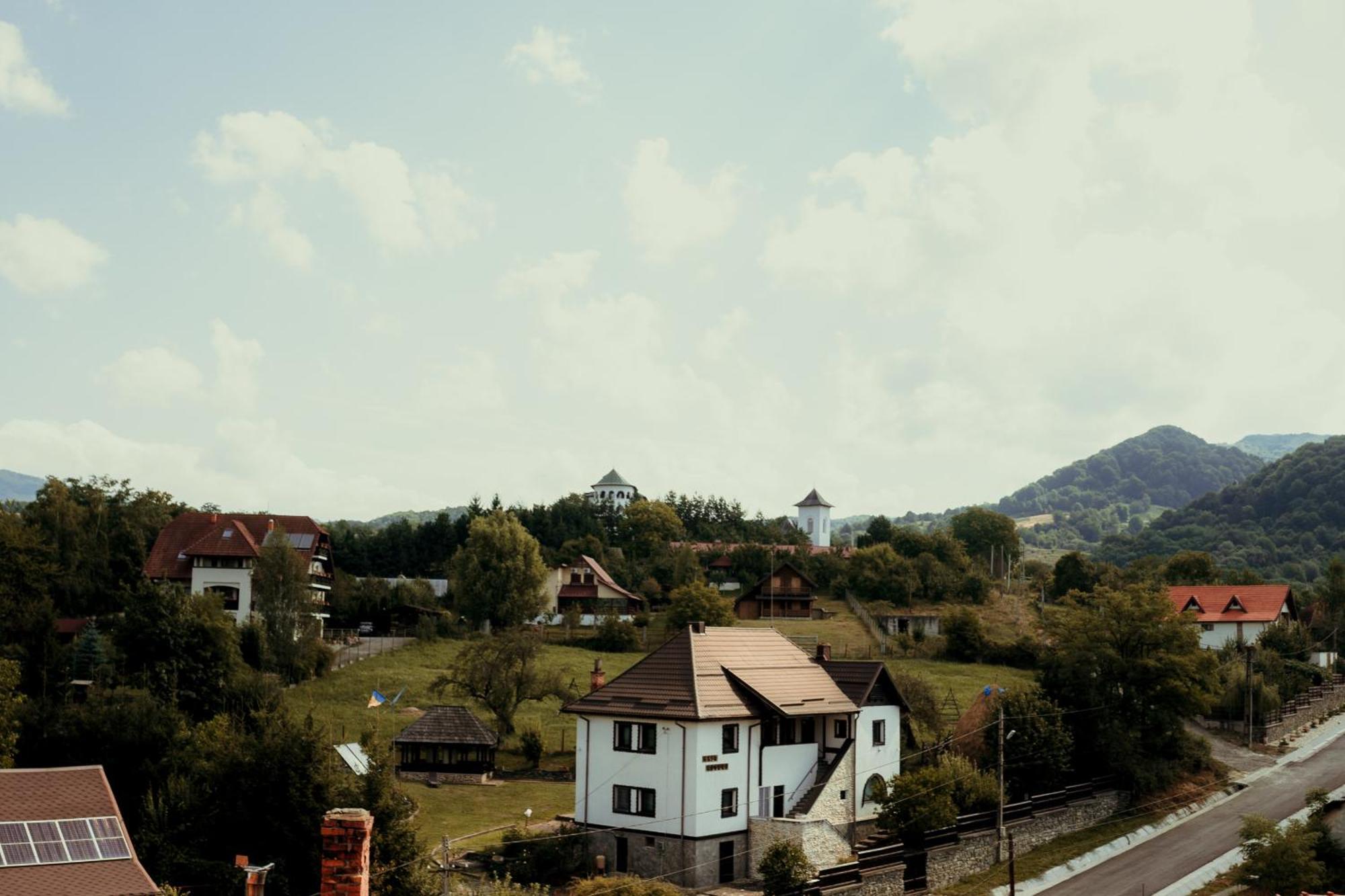 Hotel Turnul Maresalului Corbeni Esterno foto